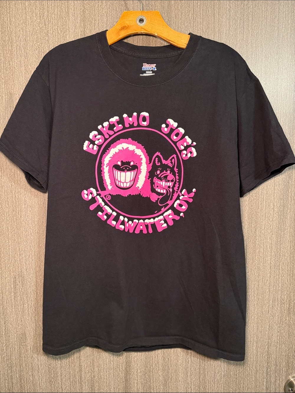 Eskimo Joes Unisex Hanes Black and Pink Classic T-shirt Size Medium NWOT